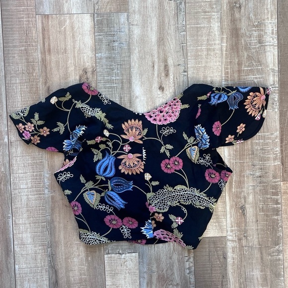 Reformation peek a boo cropped top size 0 - Picture 7 of 8